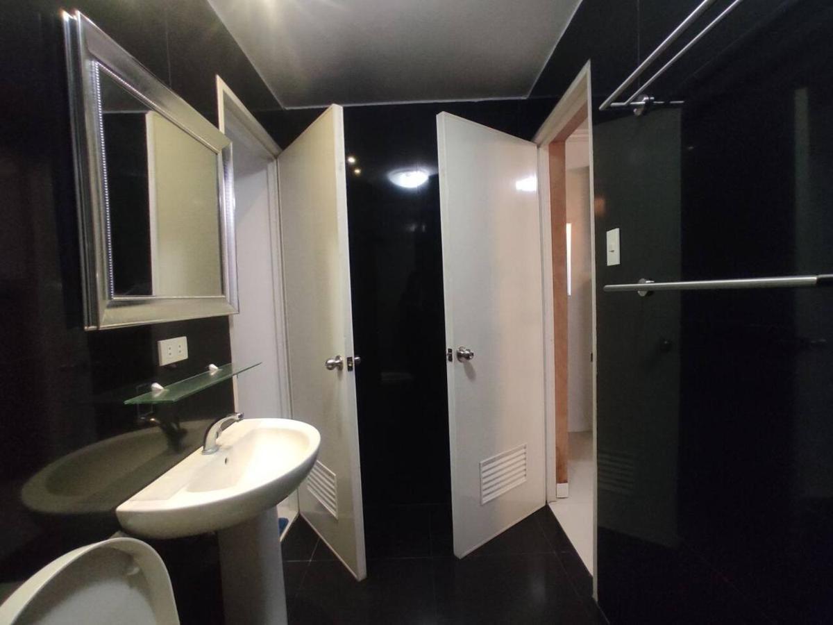 2Br Condo At Kandi Tower 2 Анхелес Экстерьер фото
